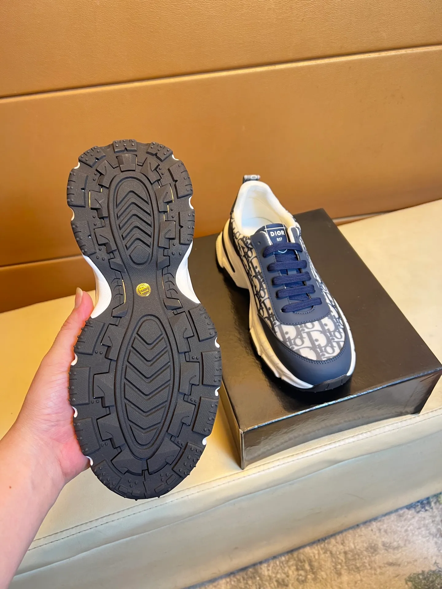 Men's men's shoes💰440💰👑👑Dior original quality.~ Unique modern style sneakers. 🏃A must-have casual shoe for trendy men😍😍 Original brand imported from Italy, imported original leather, sheep lining (refuses to discolor and grind feet) Sole: Original sole provided by the original factory, French lazy style design ⚠️Fit to the feet, original quality, super comfortable original sole. It’s like shooting the real thing 🎬The real thing is better, high-quality sneakers wan men’s shoe size: 38-44